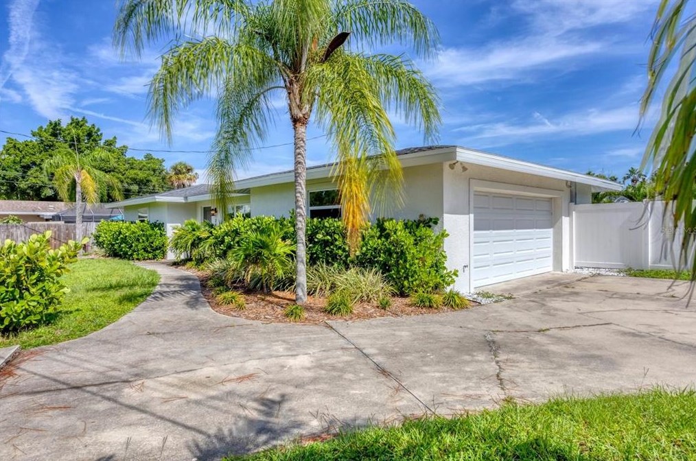 2465 Constitution Blvd, Sarasota, FL 34231