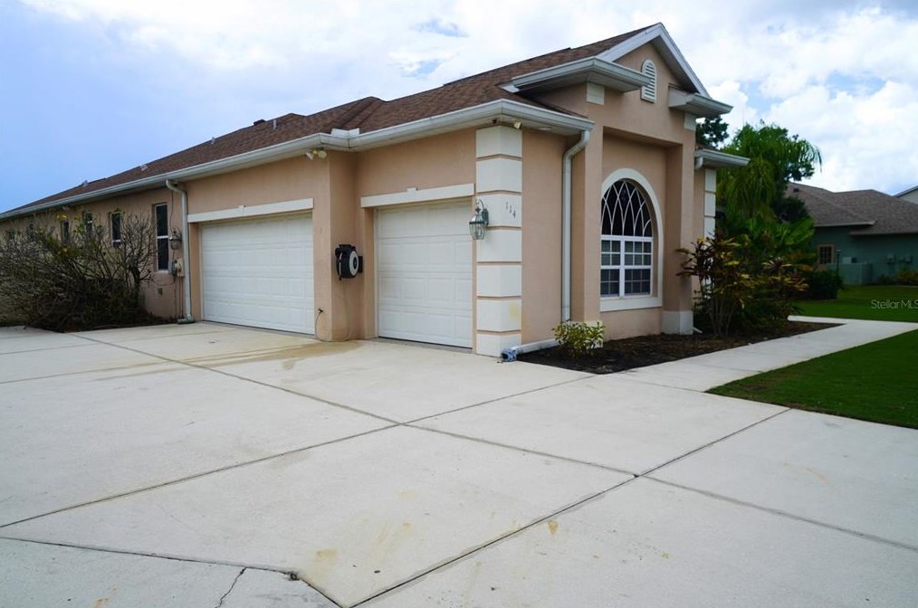 114 147th St, Bradenton, FL 34212-1668