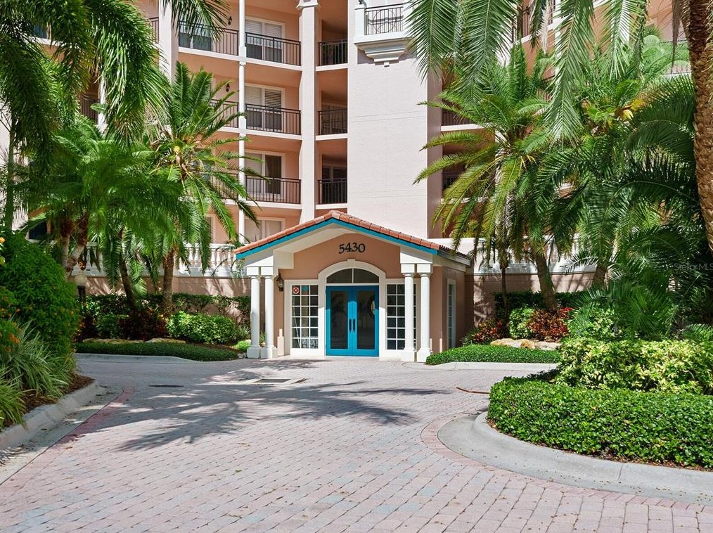 5430 Eagles Point Cir #302, Sarasota, FL 34231