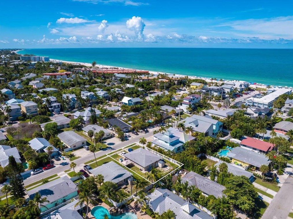 210 66th St, Bradenton Beach, FL 34217