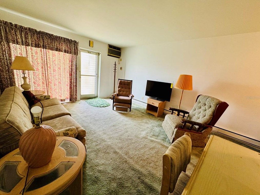 5364 4th St, Saint Petersburg, FL 33703-2957