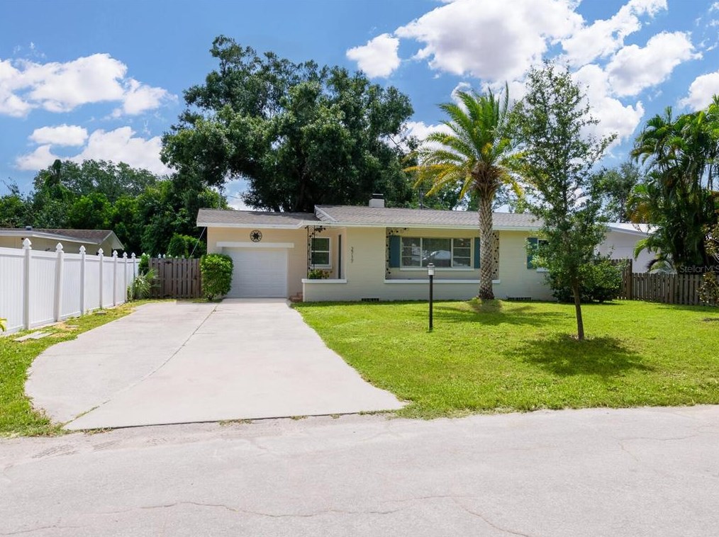 2717 Grove Pl, Sarasota, FL 34239