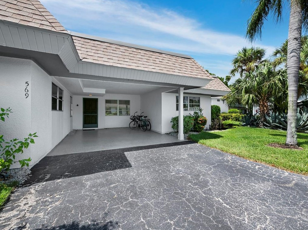 569 Sutton Pl, Longboat Key, FL 34228