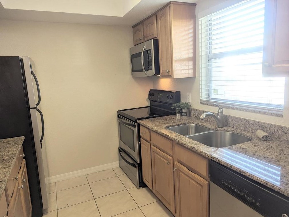 906 La Costa Cir #5, Sarasota, FL 34237