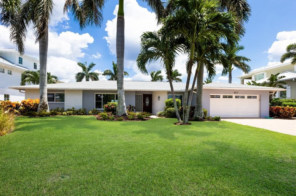 617 Key Royale Dr, Holmes Beach, FL 34217