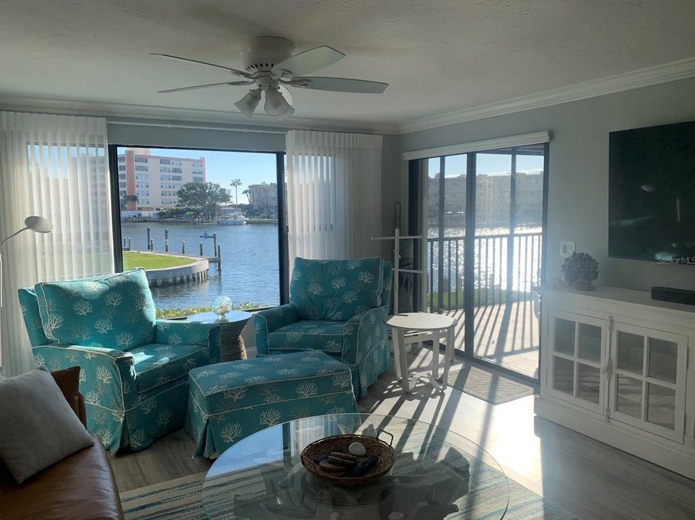 9058 Midnight Pass Rd, Sarasota, FL 34242-2975