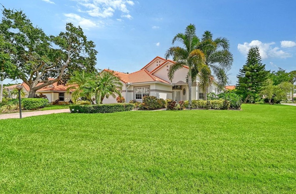 5814 Fairwoods Cir, Sarasota, FL 34243-3800