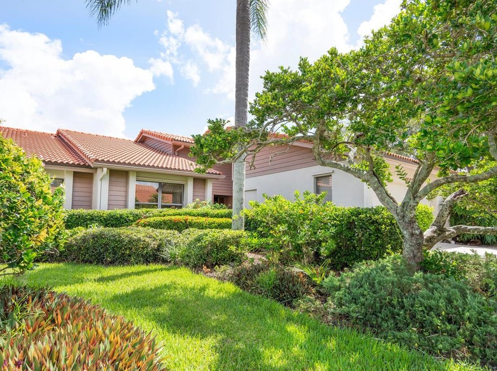 4068 Wilshire Cir, Sarasota, FL 34238-2569