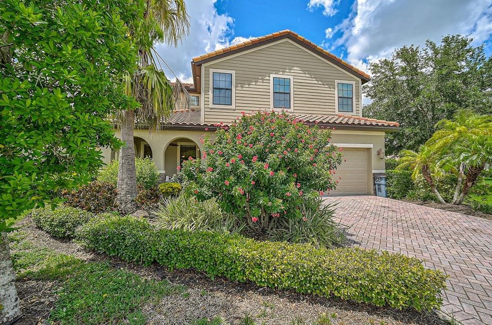 8104 36th St E, Sarasota, FL 34243