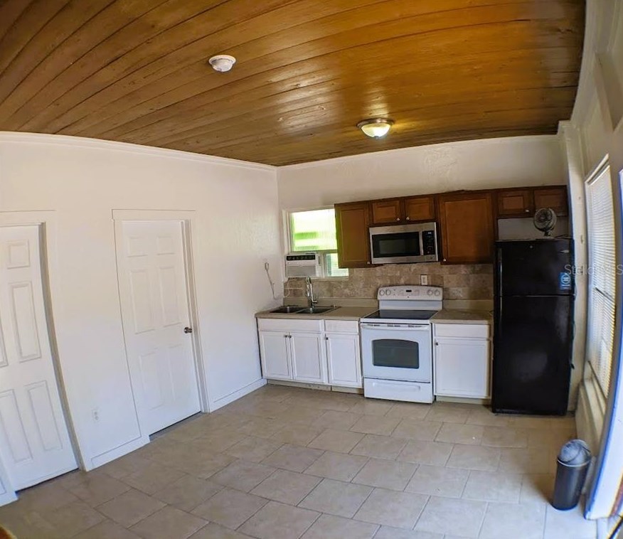 401 Colonia Ln E #4, Nokomis, FL 34275