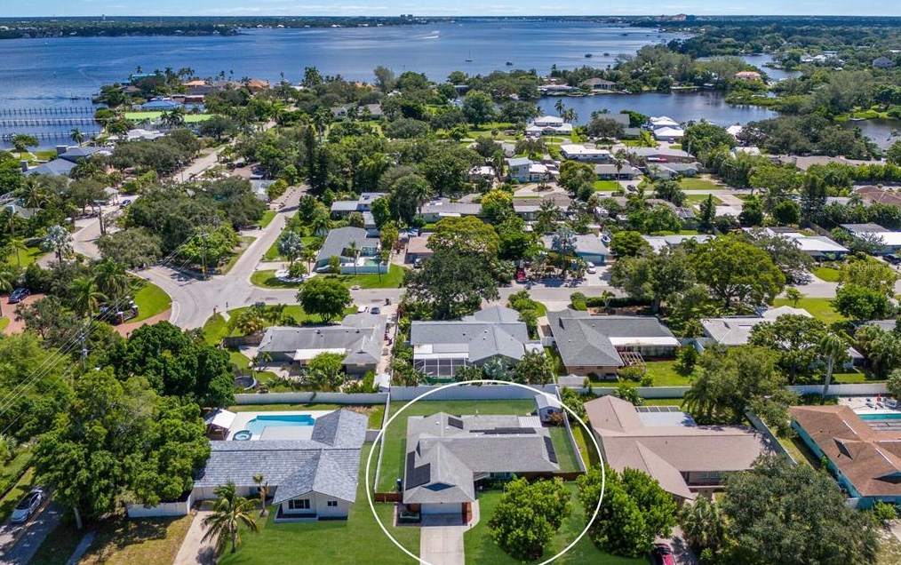1403 64th St, Bradenton, FL 34209-1359