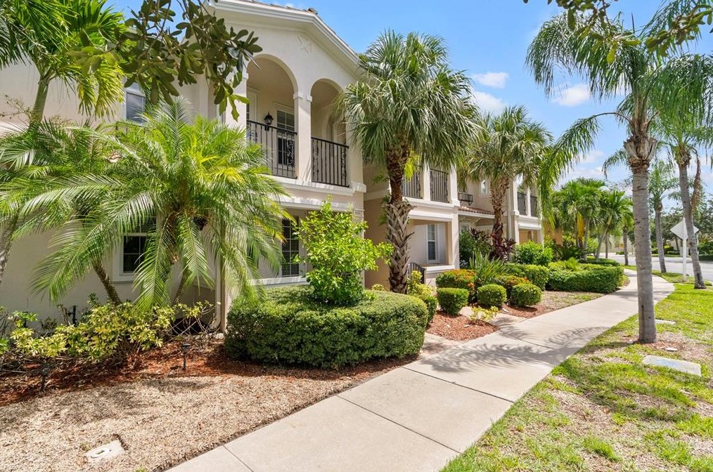 6002 Madrano Dr, Sarasota, FL 34232