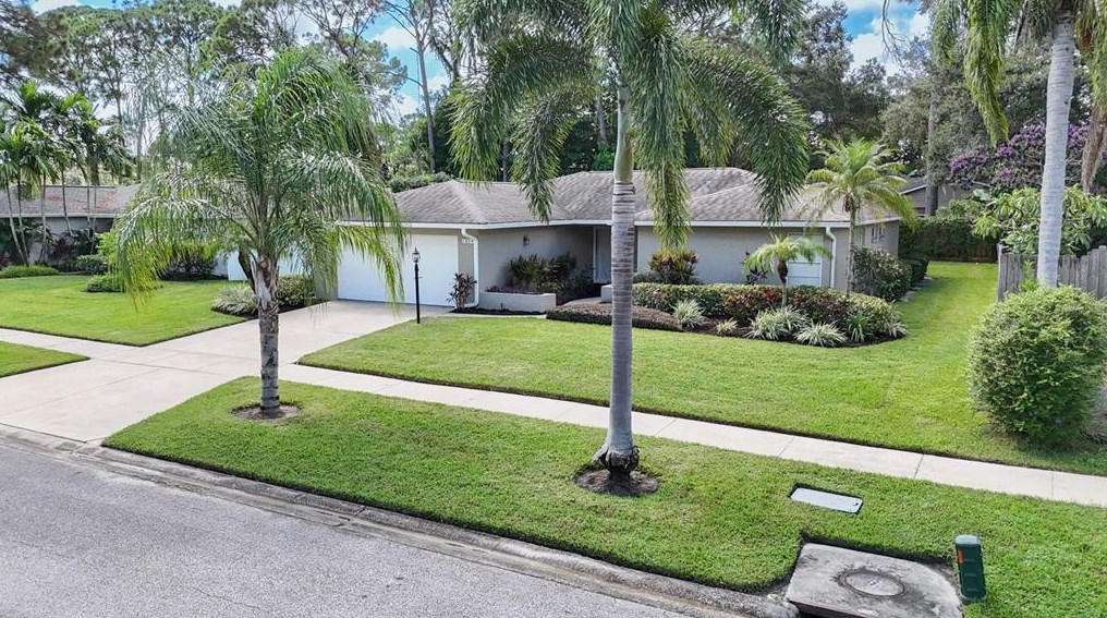 1824 Springwood Dr, Sarasota, FL 34232