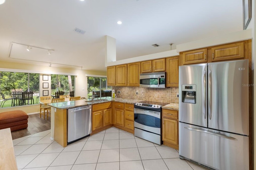 3809 51st Ter, Bradenton, FL 34210-3281