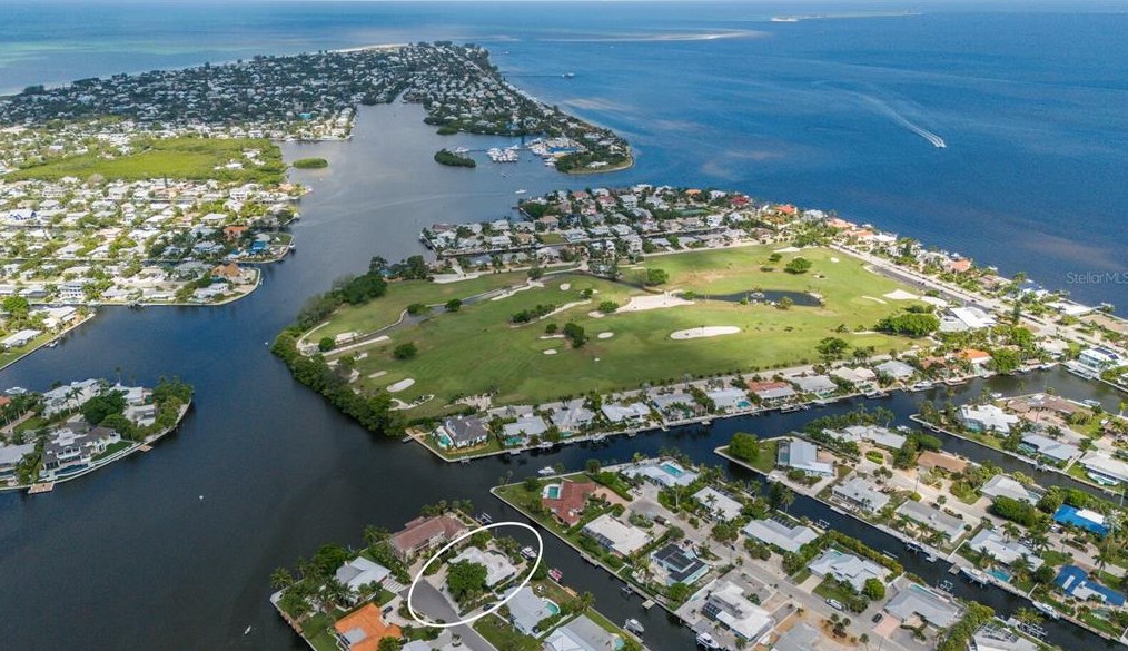 635 Dundee Ln, Holmes Beach, FL 34217