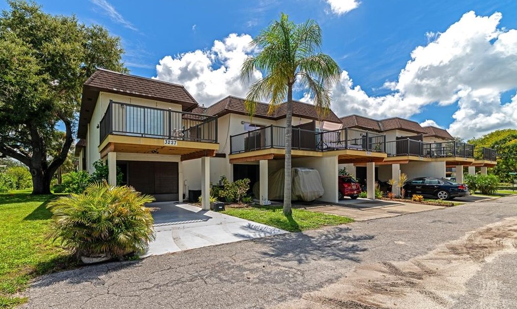 3225 Ramblewood Dr, Sarasota, FL 34237