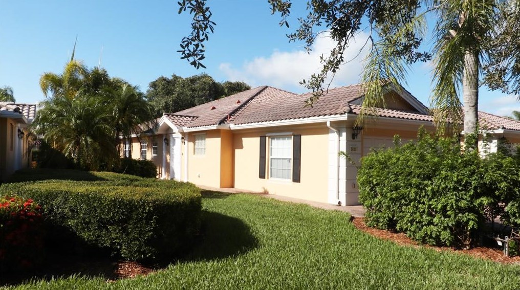 5930 Benevento Dr, Sarasota, FL 34238-2880