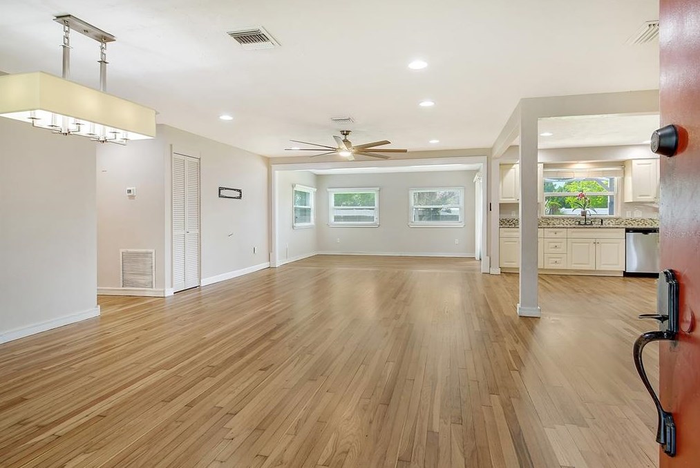 2304 Sandrala Dr, Sarasota, FL 34231