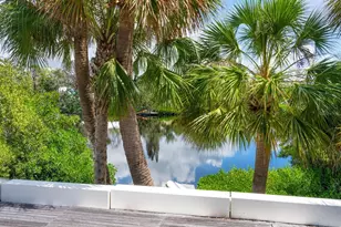 7665 Sanderling Rd, Sarasota, FL 34242 - Photo 38