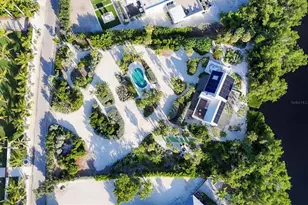 7665 Sanderling Rd, Sarasota, FL 34242 - Photo 4