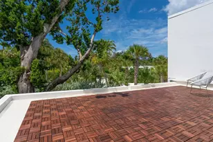 7665 Sanderling Rd, Sarasota, FL 34242 - Photo 44