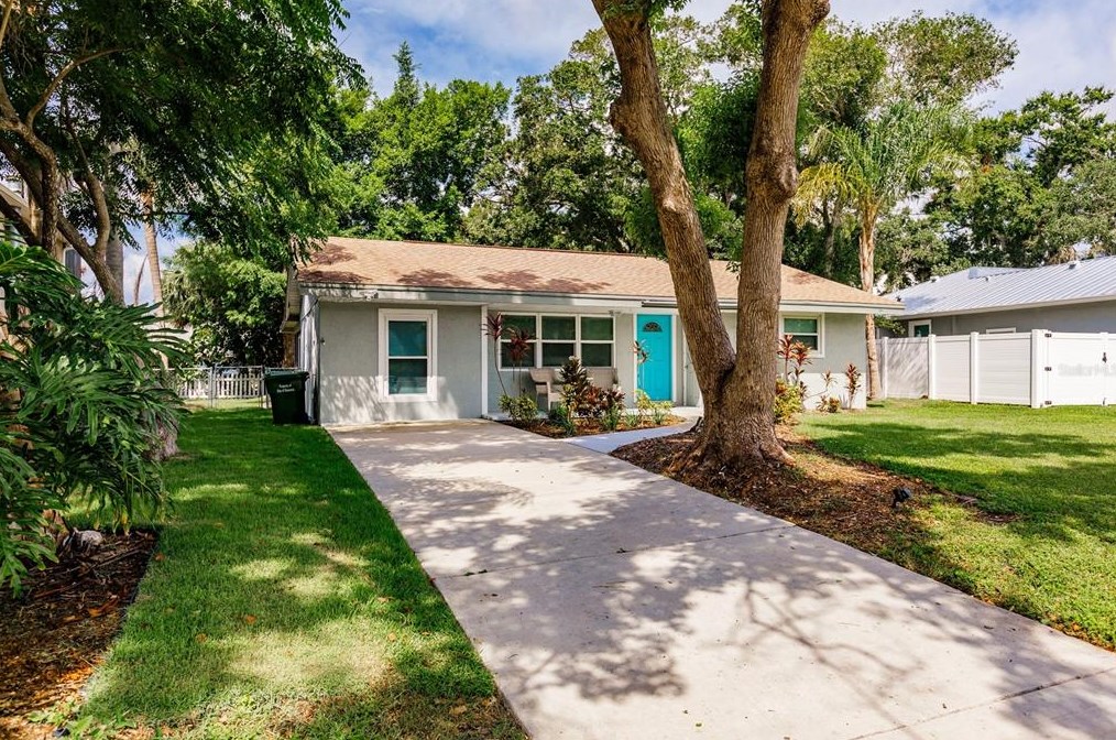 1318 Loma Linda Ct, Sarasota, FL 34239-2426