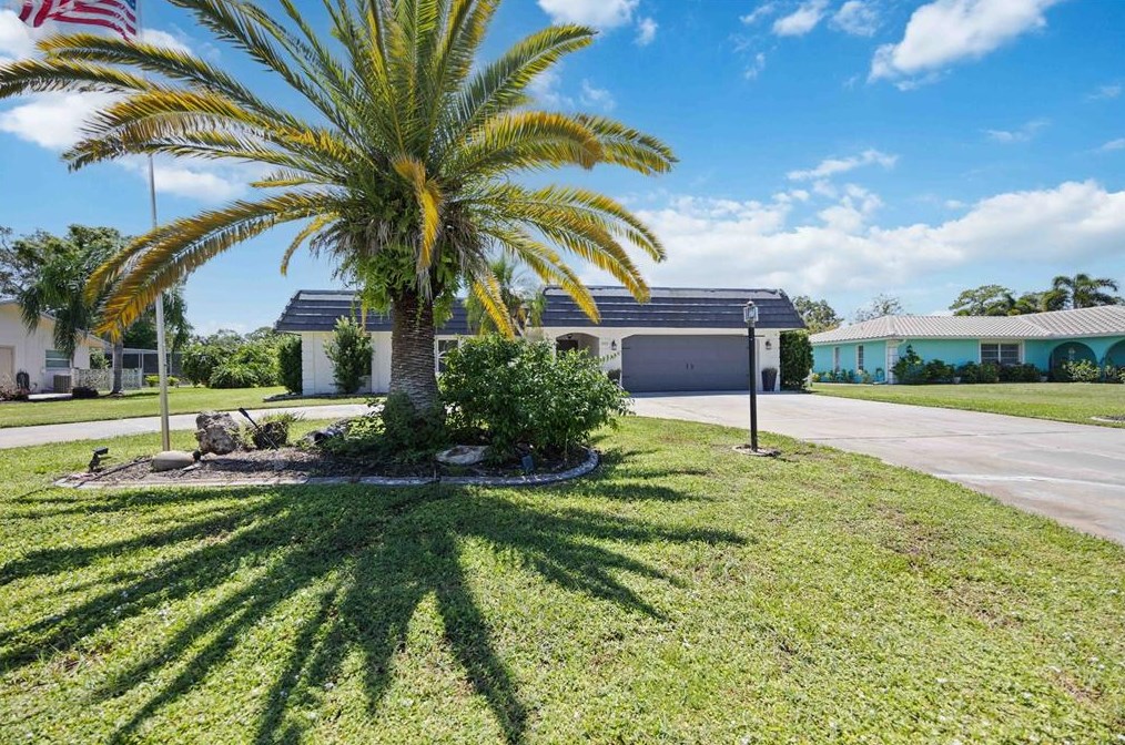 205 Cavallini Dr, Nokomis, FL 34275