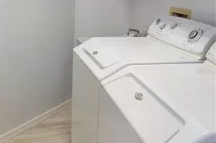 7557 Fairlinks Ct, Sarasota, FL 34243 - Photo 32