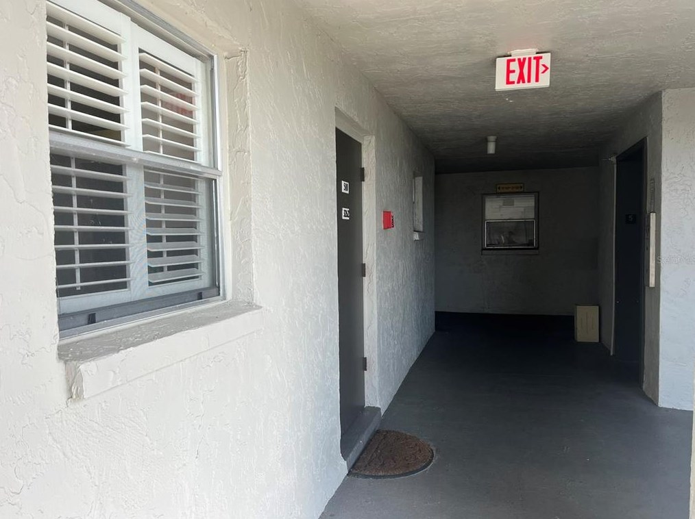 3262 Lake Bayshore Dr, Bradenton, FL 34205-5520