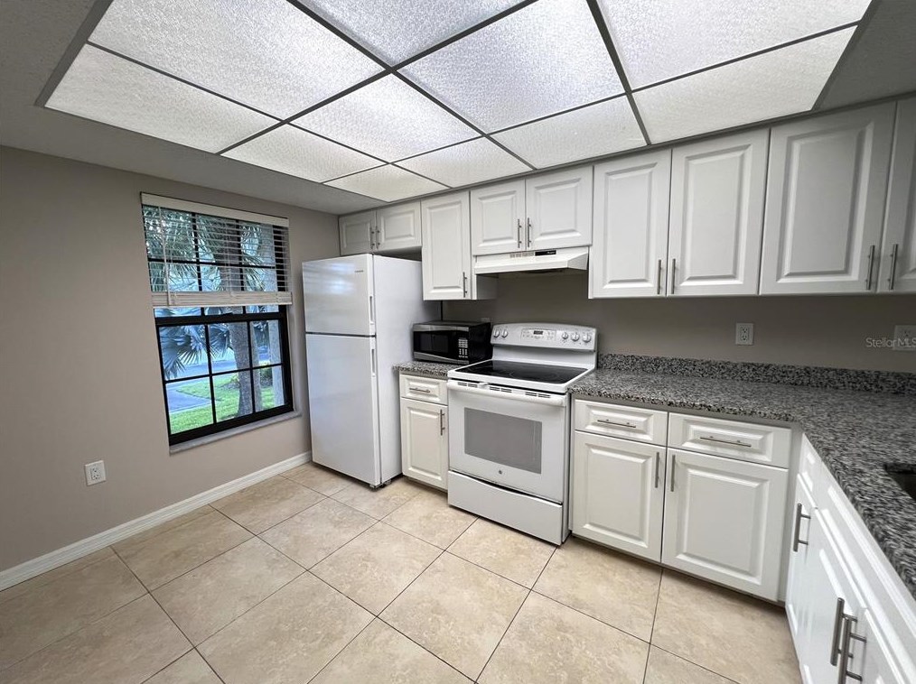 4552 Weybridge #38, Sarasota, FL 34235