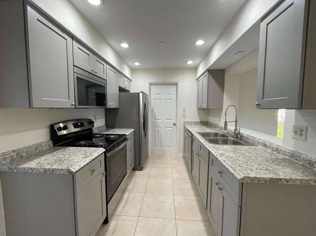 2476 E Burr Oak Ct, Sarasota, FL 34232