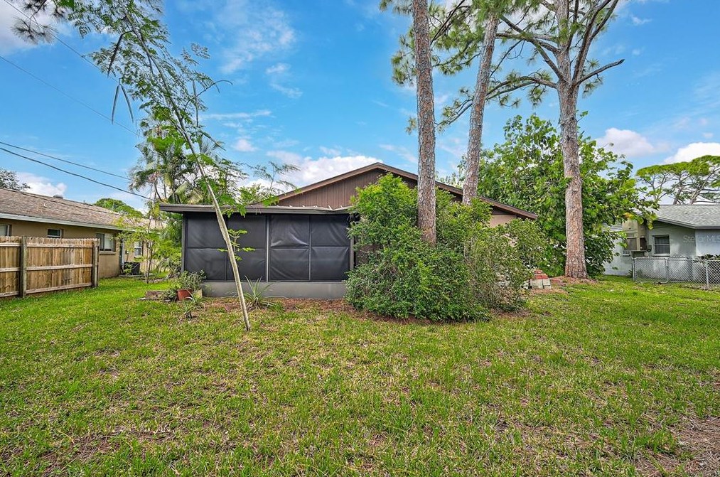 1862 Rita St, Sarasota FL  34231-6634 exterior