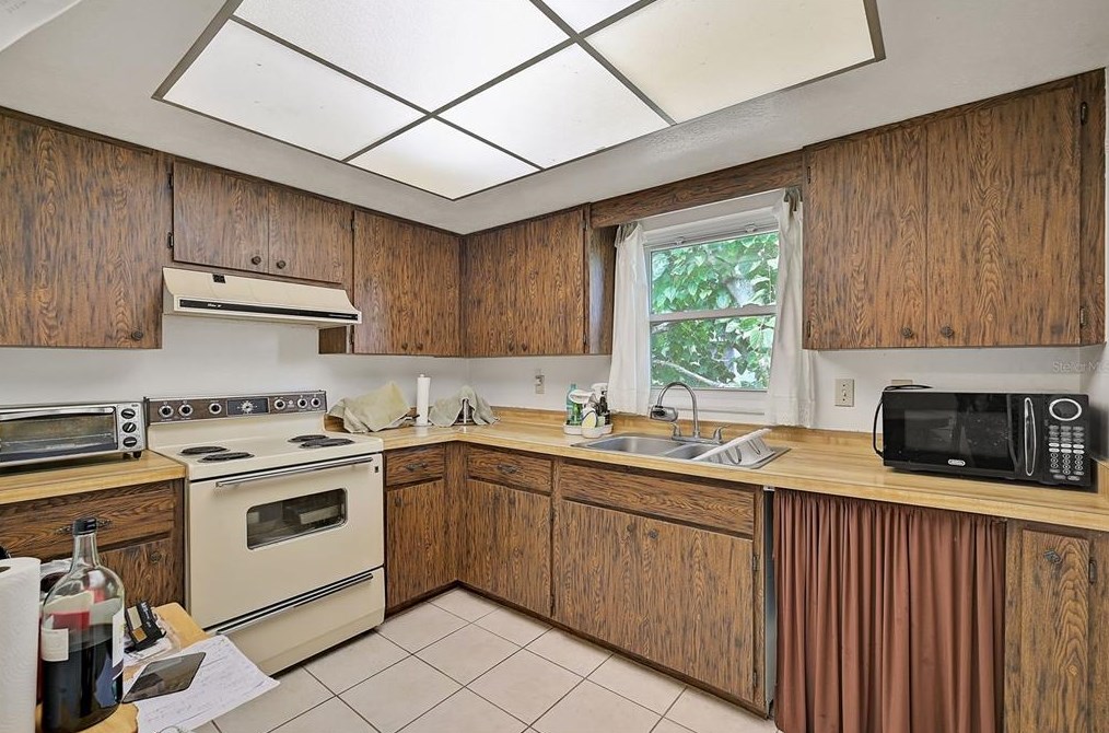 1862 Rita St, Sarasota FL  34231-6634 exterior