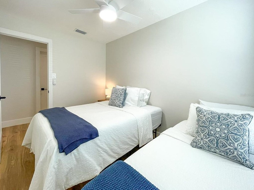 2845 Indianwood Dr, Sarasota FL  34232-6010 exterior