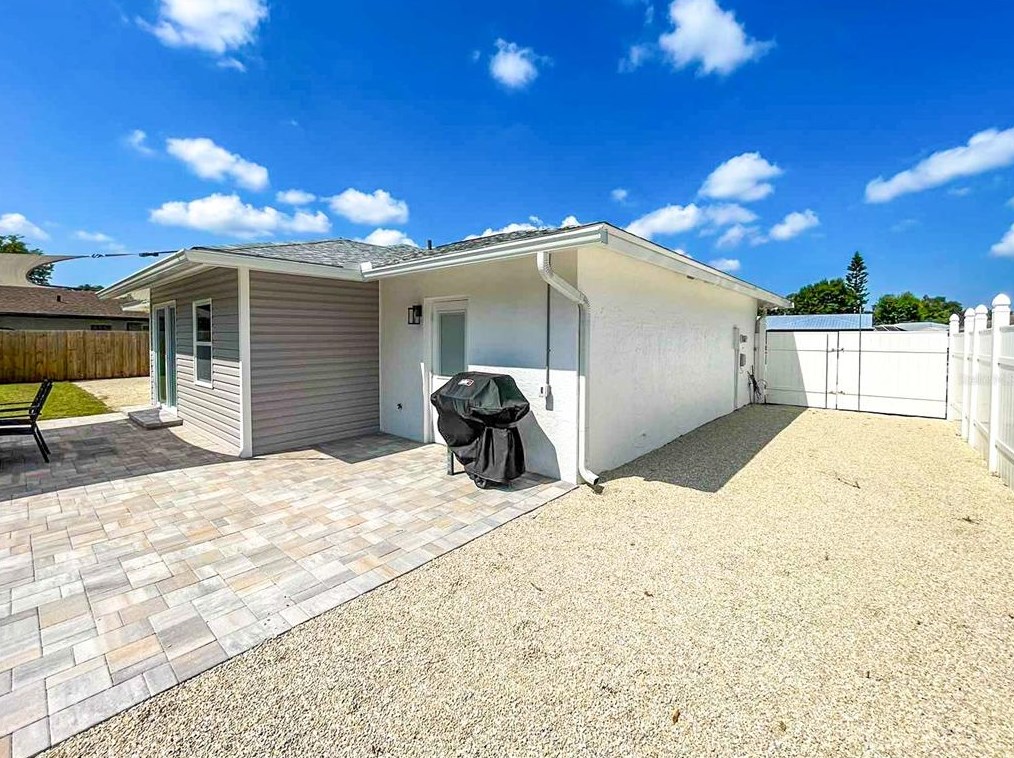 2845 Indianwood Dr, Sarasota FL  34232-6010 exterior