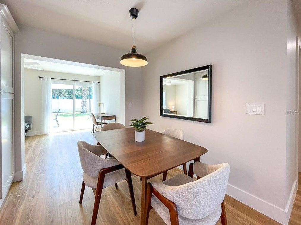 2845 Indianwood Dr, Sarasota FL  34232-6000 exterior