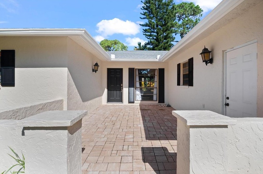 5453 Fairway Bend Dr, Sarasota, FL 34243