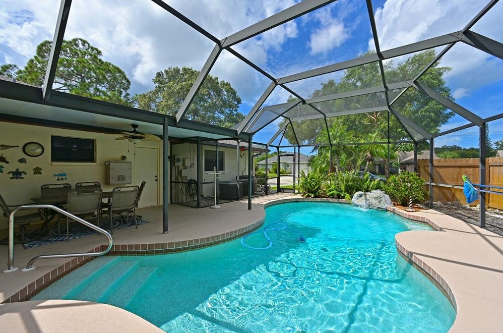 6933 9th Ct E, Sarasota, FL 34243