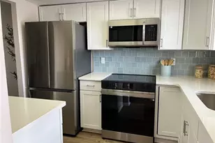 3600 Lake Bayshore Dr Bld K, Bradenton, FL 34205 - Photo 2