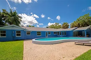 1389 Harbor Dr, Sarasota, FL 34239 - Photo 16