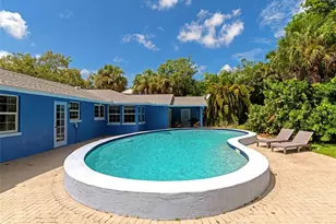 1389 Harbor Dr, Sarasota, FL 34239 - Photo 14