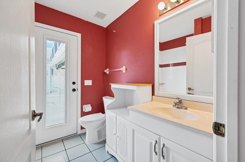 4224 Hearthstone Dr, Sarasota FL 34238-3232 exterior