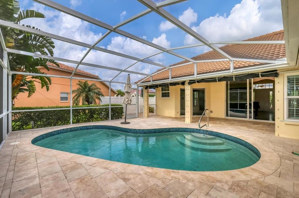 4224 Hearthstone Dr, Sarasota FL 34238-3232 exterior