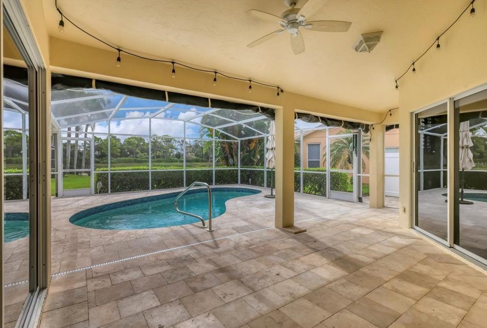 4224 Hearthstone Dr, Sarasota FL 34238-3232 exterior