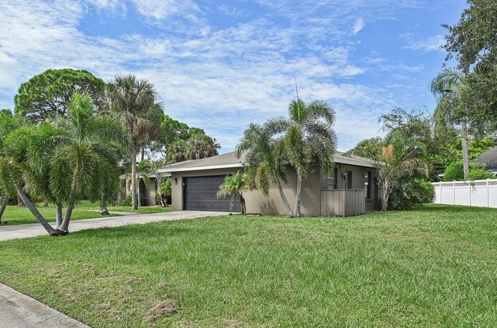 6106 45th St, Bradenton, FL 34210-4003