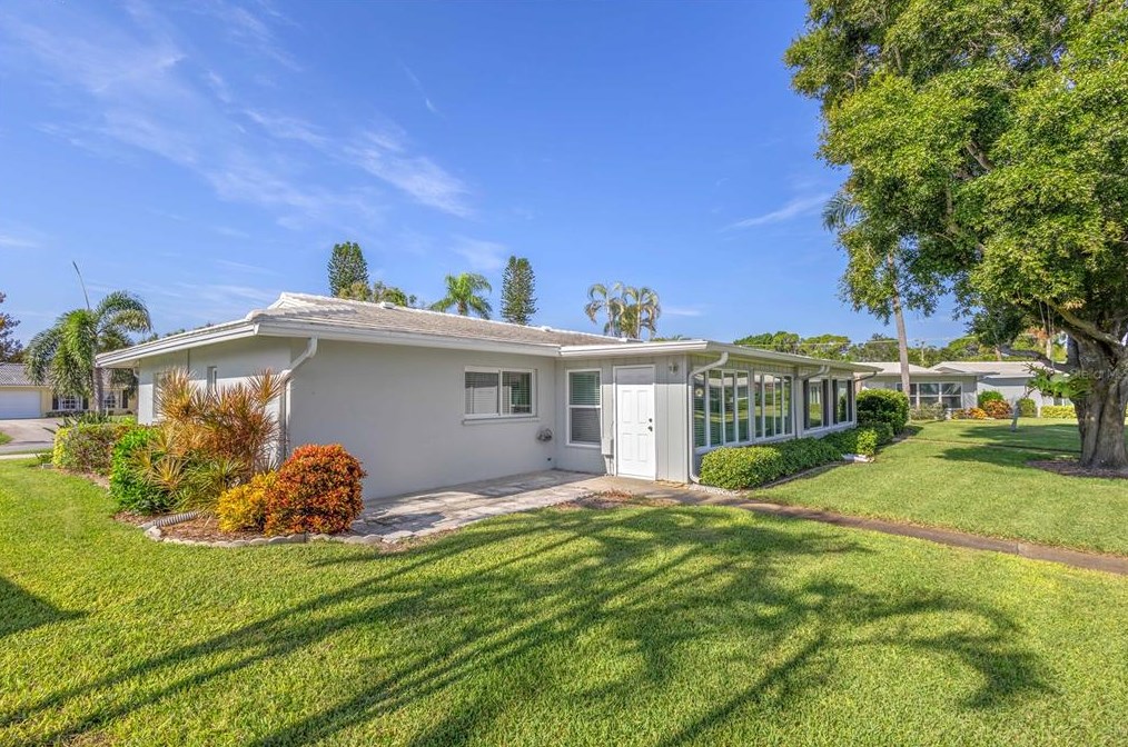 7402 11th Ave, Bradenton, FL 34209-4045