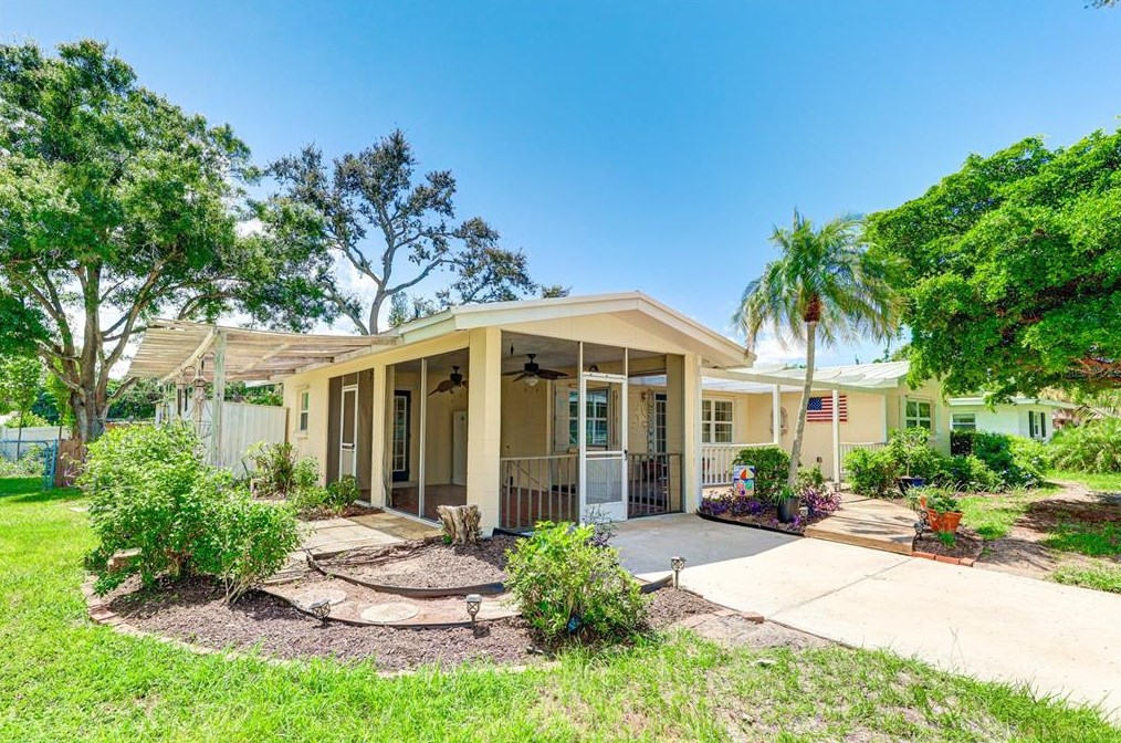 3040 New England St, Sarasota, FL 34231-7234