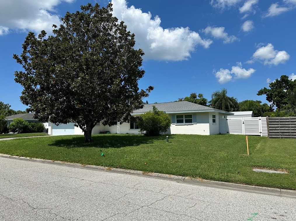 2914 Satsuma Dr, Sarasota, FL 34239