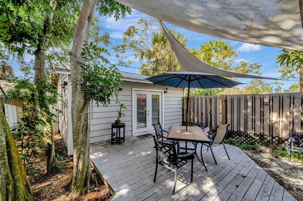 2132 Roselawn St, Sarasota, FL 34231