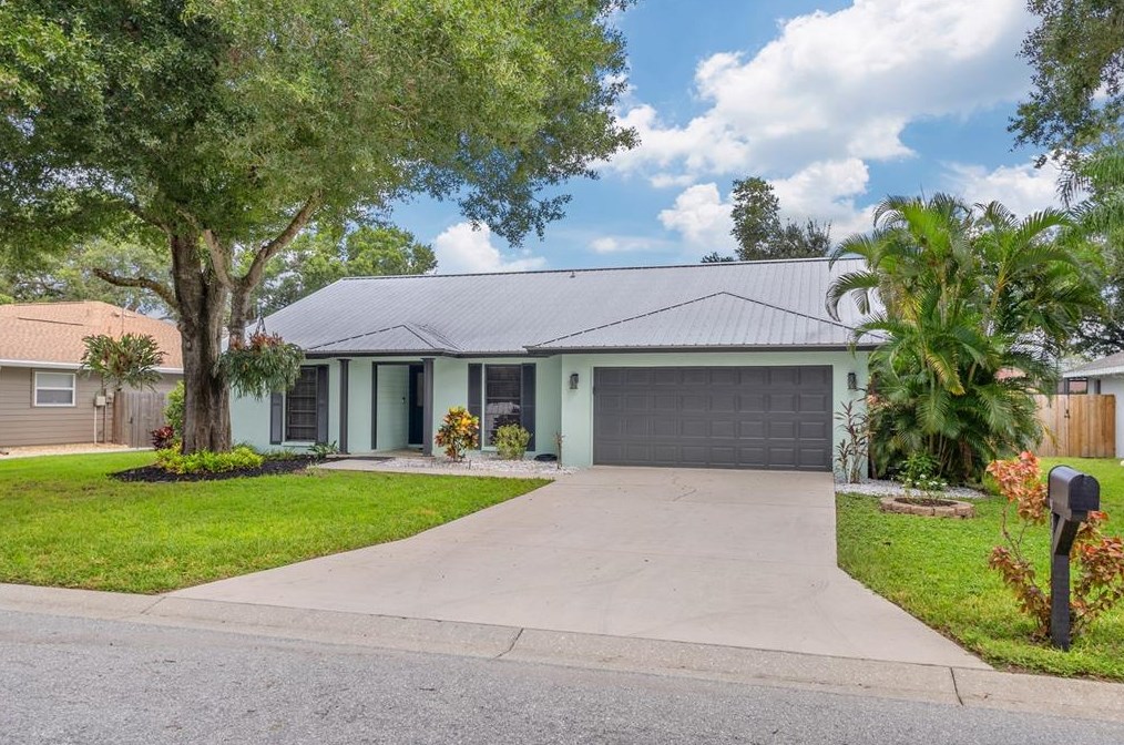 4939 79th Ave Dr E, Sarasota, FL 34243